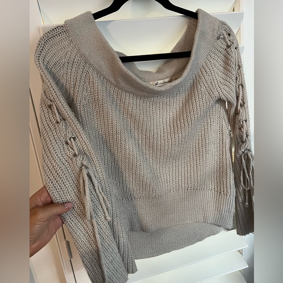 Off Shoulder Sweater - Picture 3 of 5